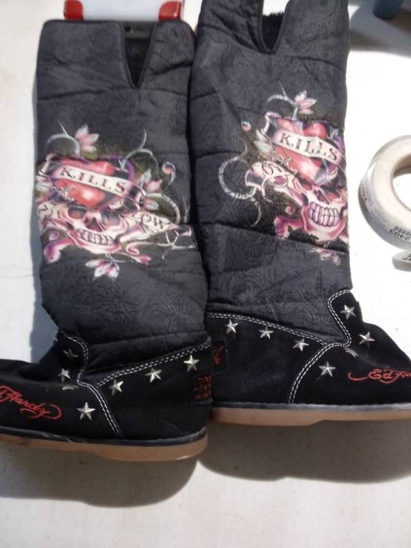 ed hardy boots size 9