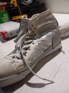 lot 2394 image: Pastry Shoes Size 8.5