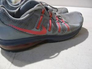 lot 2388 image: Nike Shoes Size 9
