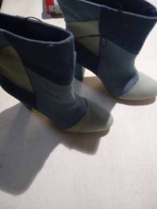 lot 2391 image: Blue Jean Boots Size 8