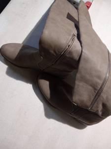 lot 2397 image: Sequoia Size 8 Boots