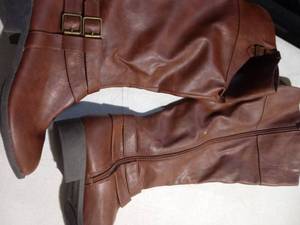 lot 2403 image: Brown Boots Size 8
