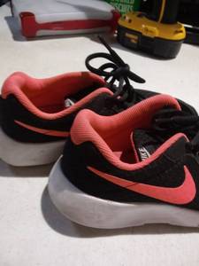 lot 2406 image: Nike Shoes Size 4Y