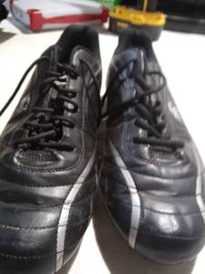 lot 2407 image: Starter Cleats Size 11