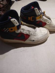 lot 2408 image: Nike Shoes Size 10.5