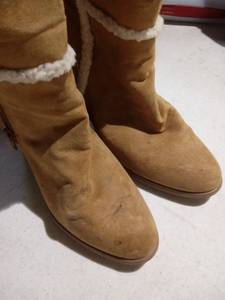 lot 2415 image: Brown Boots with Fur Size 6