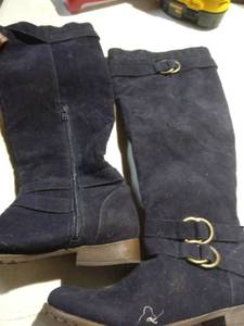 lot 2418 image: Blue Suede Boots Size 6