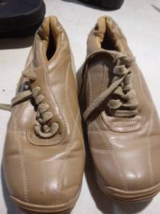 lot 2422 image: Brown Shoes Size 8