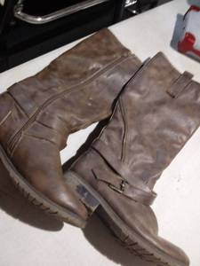 lot 2424 image: Brown Boots