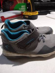 lot 2426 image: Shaq Shoes Size 5