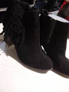 lot 2428 image: Black Boots Size 7M