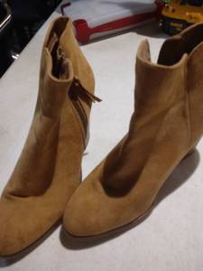 lot 2429 image: Brown boots Size 6