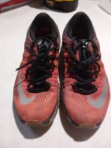lot 2430 image: Nike Shoes Size 7.5