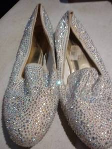 lot 2431 image: Alba Shoes Size 10 and Flip Flops