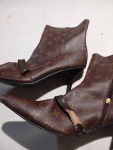 lot 2432 image: Louis Vuitton Boots Size 41