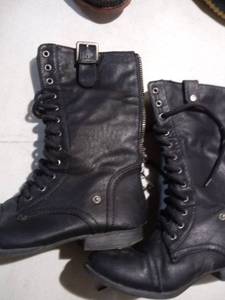 lot 2449 image: Black Boots Size 6