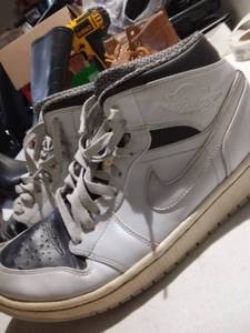 lot 2434 image: Jordan Shoes Size 11