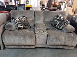 lot 1000 image: Grey Catnapper Wayfair Scratch & Dent Double Recliner