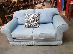 lot 1005 image: Polyester Foam Denim Loveseat
