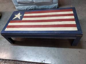 lot 1006 image: Wooden Americana Coffee Table