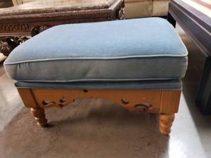 lot 1007 image: Polyester Foam Denim Ottamon