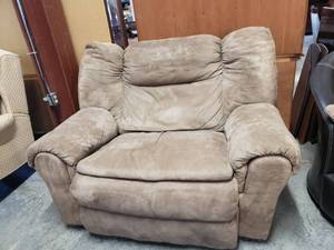 lot 1010 image: Oversized Beige Microfiber Chair