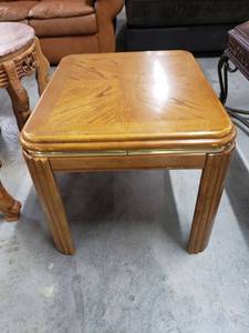 lot 1021 image: Side Table