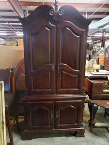 lot 1027 image: Armour  Entertainment  Craft Cabinet