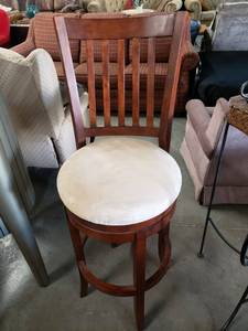 lot 1034 image: Padded Swivel Barstool