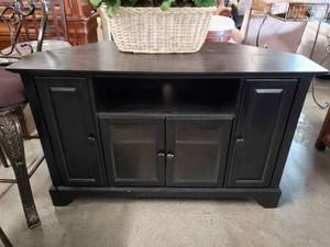 lot 1035 image: Black Television  Entertainment Stand