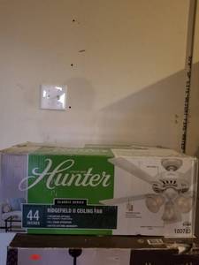 lot 1061 image: Hunter ceiling fan