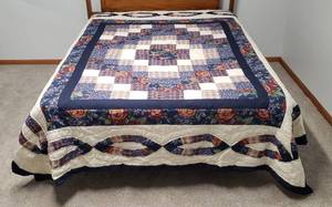lot 4184 image: Blue Foral Block-style Quilt - Factory made - 88 in. x 98 in.