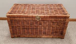 lot 4187 image: Large Wicker Chest - 34 in. x 16 in. x 16 in.
