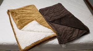 lot 4191 image: Lot of 2 - 100% Polyester BlankletsThrows - 1 GoldWhite & 1 Taupe Brown