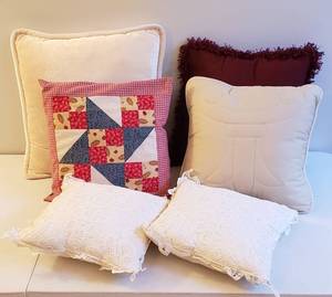 lot 4195 image: Lot of 6 Mixed StylesMaterials Square Accent Pillows - Various Sizes
