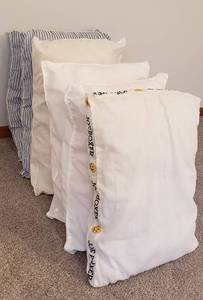 lot 4199 image: Lot of 6 Standard Sized Bed Pillows - Various Styles