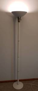 lot 4210 image: White Metal 3-way Floor Lamp (72 in. tall x 12 12 in. diameter) - Note No Weight in Base of Lamp - works