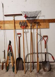 lot 4213 image: Lot of Long Handle Yard Tools and Tree PrunersSaw