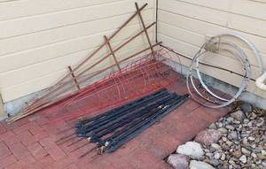lot 4220 image: Lot of Gardening Support Items - Wood Trellis, 4 Tomato Cages (Lg.), 8 Fencing poles, and 3 Metal Barrel stays