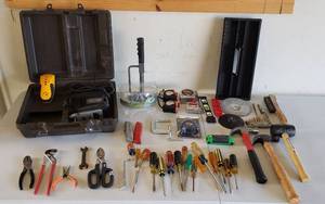 lot 4223 image: Lot of Hand Tools and Sears Craftsman 15 HP SabreJig Saw - works