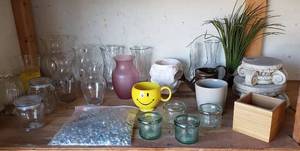 lot 4227 image: Lot of Vases and Decor