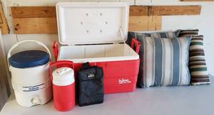 lot 4231 image: Lot of Igloo Cooler, 2 Igloo Beverage Containers, Lunch Bag, and 4 Outdoor Cushions