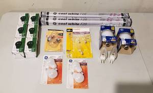 lot 4247 image: Lot of Various Light Bulbs with 2 Nightlights