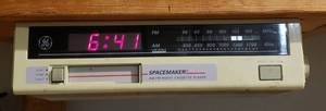 lot 4252 image: GE Under the Cabinet Spacemaker AM FM Radio  Cassette Player - works
