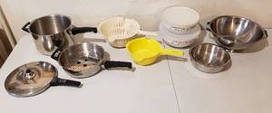 lot 4258 image: Lot of Kitchen Wares - 3 piece Kuhn Rikon Duromatic Pressure Cooker, Strainers and 2 Metal Bowls with Lids