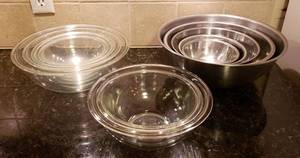 lot 4267 image: Lot of Mixing Bowls - 6 Clear Glass Pyrex and 5 Stainless Steel