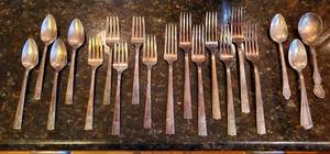 lot 4275 image: Nobility Plate (Silverplated) Silverware - 16 pcs.  3 Silver plated Spoons (mixed)