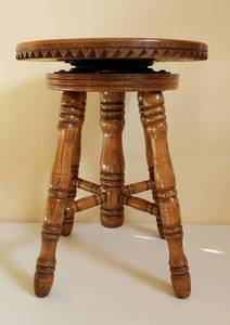 lot 4311 image: Heavy Oak 4 legged, Swivel Top Stool - 14 in. Diameter & 18 in. tall
