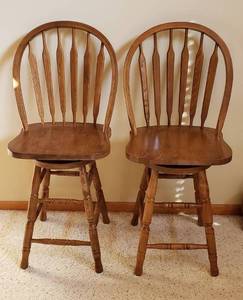 lot 4312 image: Pair of Oak Swivel Top, Arch Back Bar Stools - 19 in. wide, 24 in. from floor to seat and 42 in. from floor to top of arch back