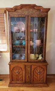 lot 4313 image: China Hutch